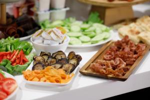 Makanan di atau berdekatan hotel