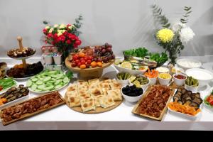 Makanan di atau berdekatan hotel
