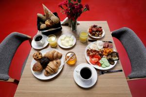Makanan di atau berdekatan hotel