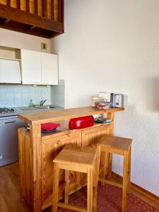 a kitchen with wooden counters and a red bowl at LE MONTAGNARD in Isola 2000
