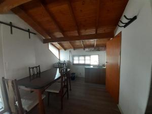 a dining room and kitchen with a table and chairs at Alquiler temporario en Necochea in Necochea +5 photos