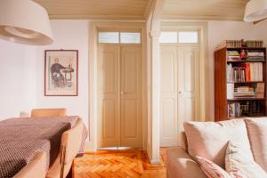 a living room with a bed and a book shelf at Casa da Judiaria Velha in Viseu