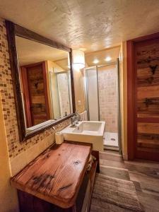 A bathroom at La Buca delle Fate