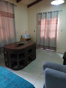 a living room with a coffee table and curtains at Hotel Apartamentos "Dominó" in Tarija