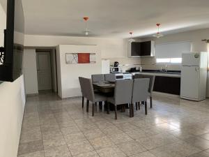 a kitchen and dining room with a table and chairs at Casa de Ali in Villa Carlos Paz +3 photos