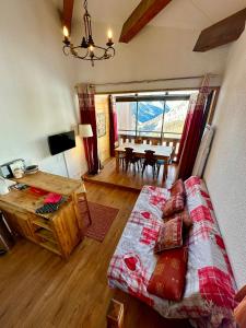 a living room with a couch and a table at LE MONTAGNARD in Isola 2000