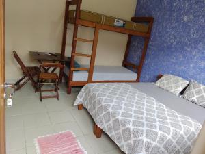 a bedroom with a bunk bed and a desk at Boa Vida Ubatuba in Ubatuba