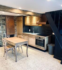 Cucina o angolo cottura di Au détour du vieux hêtre