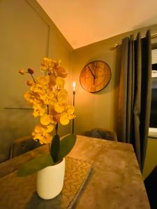 Letto o letti in una camera di The Etherley - Zillo