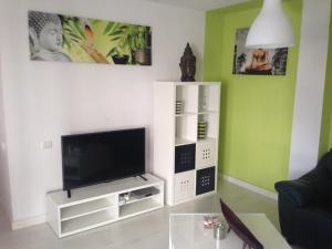 A television and/or entertainment centre at Beautiful 2 bedroom apartment near Puerto Rico beach