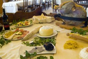 Makanan di atau berdekatan hotel