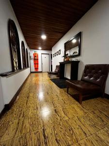 Hotel Alpino Armenia的休息区