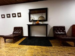 Hotel Alpino Armenia的休息区