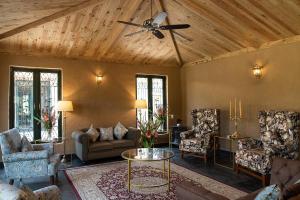 Aalia Jungle Retreat and Spa, Bandarjudh, Haridwar - Araiya Anthology的休息区