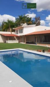a large swimming pool in front of a house at CASA DE CAMPO TERRAZA CHAPALA AJIJIC CAJITITLAN in Ixtlahuacán de los Membrillos +30 photos