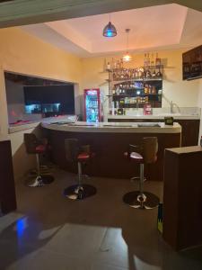 Paradise Place Grande King酒廊或酒吧区