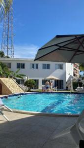 a large swimming pool in front of a building at Mandakaru Residence Flat da Isa 01 in Porto De Galinhas