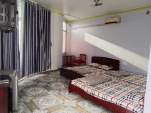 Tempat tidur dalam kamar di Nhà Nghỉ Gia Nghi