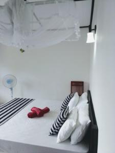 a bed with some pillows on it in a room at Ice Age Cottage in Ella