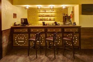 Lounge nebo bar v ubytování Three Crowns Hotel