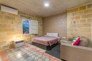 Katil atau katil-katil dalam bilik di POOL & SPA - wellness VILLA St Martin