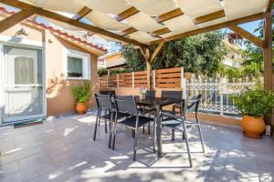 A balcony or terrace at Villa Pines