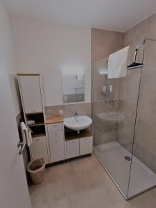 Łazienka w obiekcie Apartments HAUS SCHÖN - Preise inclusive Pitztal Sommer Card