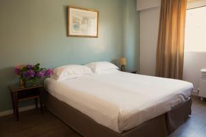 Postel nebo postele na pokoji v ubytování Hôtel Albion