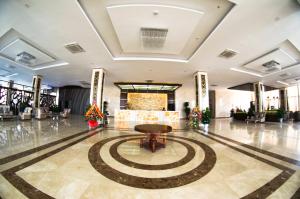a lobby with a table in the middle of it at Muong Thanh Grand Thanh Hoa Hotel in Thanh Hóa