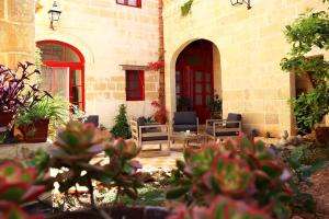 Aed väljaspool majutusasutust Il-Bàrraġ Farmhouse B&B - Gozo Traditional Hospitality