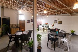 Posezení v ubytování Lotus & Orchid Villas by Ramnath Homes