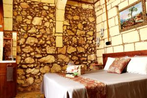 Voodi või voodid majutusasutuse Il-Bàrraġ Farmhouse B&B - Gozo Traditional Hospitality toas