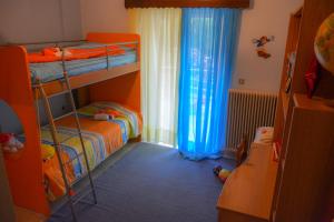 a bedroom with two bunk beds and a window at Georgia's Village House in Kondóstavlos