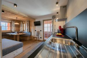 Kuchyňa alebo kuchynka v ubytovaní Agriturismo Lüch de Vanc