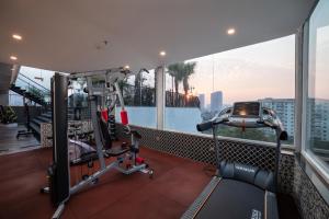 Fitness centrum a/nebo fitness zařízení v ubytování FTE Ba Dinh Hotel