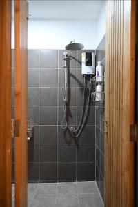Salle de bains dans l'établissement Bao Village