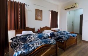 Un pat sau paturi într-o cameră la InnBox Farmstay - Rajpura Punjab