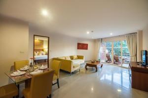 a living room with a dining table and a living room at Bella Villa Cabana in Naklua 