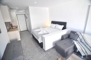 Posteľ alebo postele v izbe v ubytovaní Zennova Sirene Luxury Studios