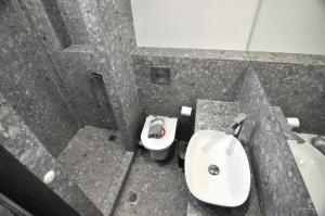 Kúpeľňa v ubytovaní Zennova Sirene Luxury Studios
