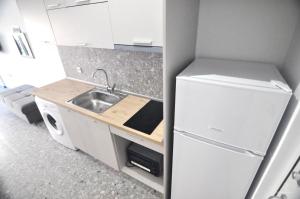 Kuchyňa alebo kuchynka v ubytovaní Zennova Sirene Luxury Studios