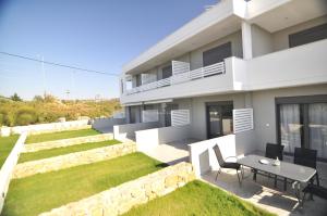 Balkón alebo terasa v ubytovaní Zennova Sirene Luxury Studios