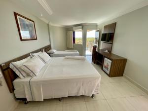 En eller flere senge i et værelse på Caldas Novas Imperio Romano com 1 dia no Acqua Park