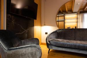 a living room with two chairs and a couch at Hotel Master in Brescia