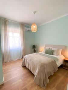Posteľ alebo postele v izbe v ubytovaní Bright flat Rosaleda