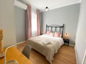 Posteľ alebo postele v izbe v ubytovaní Bright flat Rosaleda