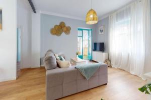 Televízia a/alebo spoločenská miestnosť v ubytovaní Bright flat Rosaleda
