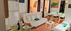 Χώρος καθιστικού στο Casa con jardín a 30 metros de la playa. AT. +47 φωτογραφίες