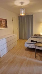a bedroom with a bed and a table at Appartement Schwindelfrei in Niederndorferberg