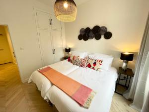 a bedroom with a bed with white sheets and pillows at Leith Street Suite in Edinburgh